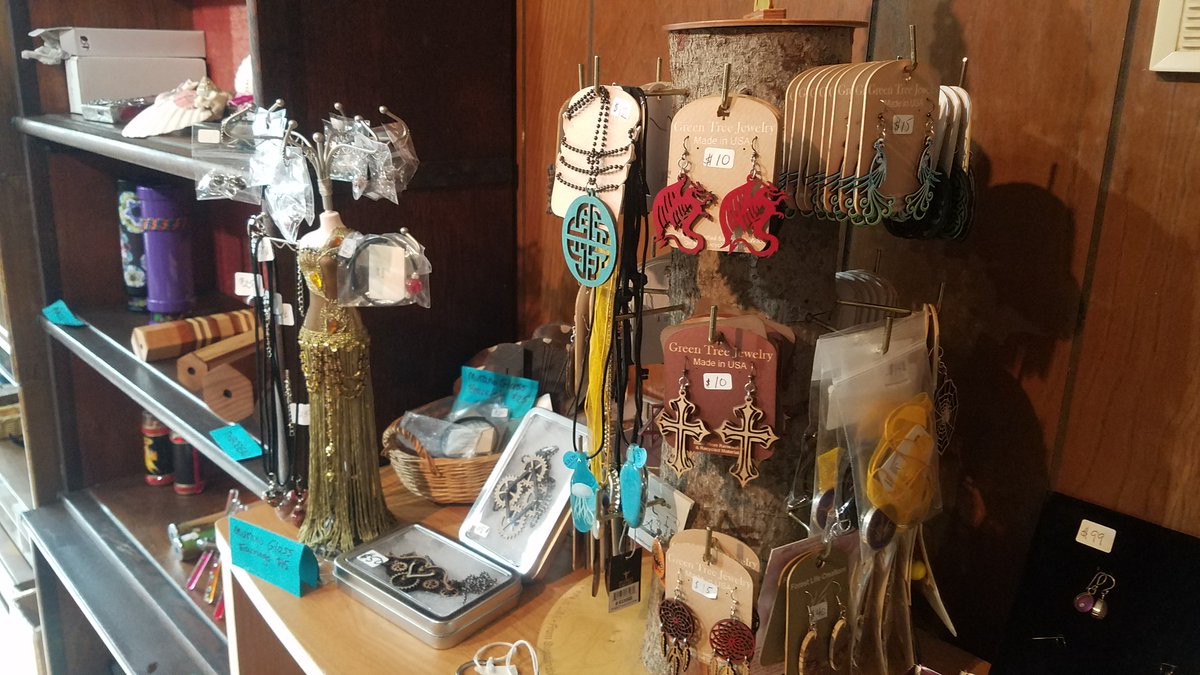 Kaleido_Shop's tweet photo. We're all set up for the open house! So excited to see you there starting tomorrow! Here's a preview of some of what we'll have available for sale this weekend! #kscopeshopatl #shopsmallbusiness #shoplocalATL https://t.co/O38QjBb858