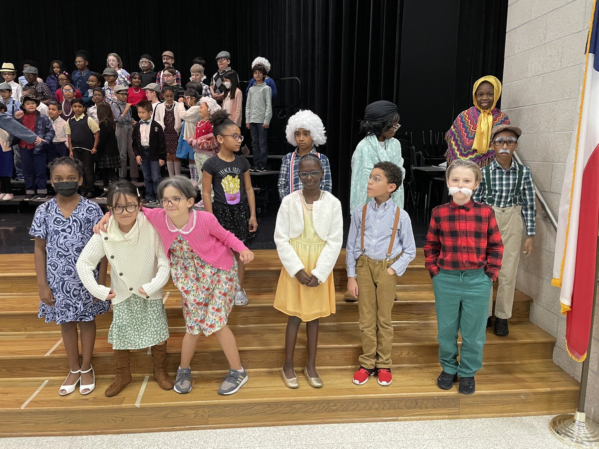 sdbrothers17's tweet photo. Thank you to our fabulous fourth graders and the talented Mrs. Cherry for your outstanding performance of “Off their Rockers!” You definitely had the whole crowd moving and grooving! @AlvinISD https://t.co/xdPjpPO6lW