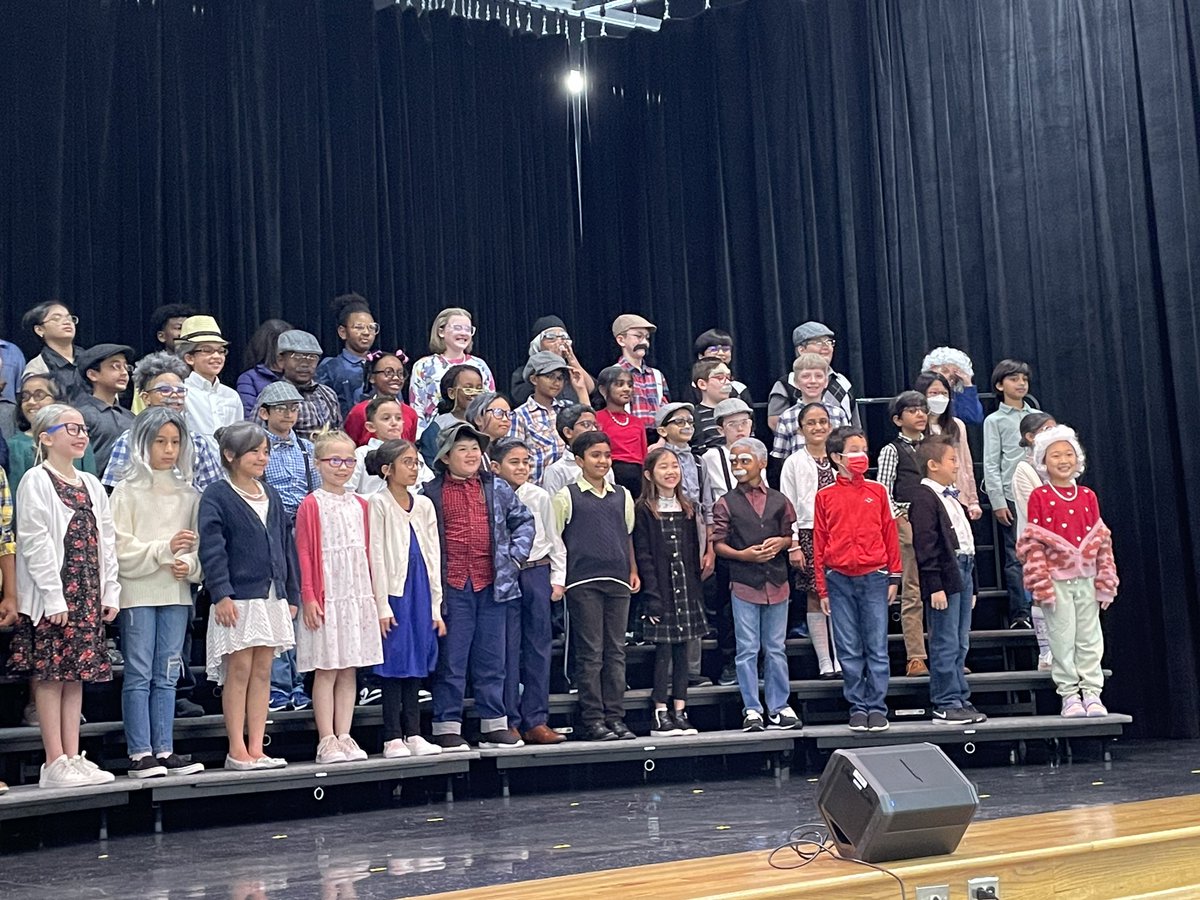 sdbrothers17's tweet photo. Thank you to our fabulous fourth graders and the talented Mrs. Cherry for your outstanding performance of “Off their Rockers!” You definitely had the whole crowd moving and grooving! @AlvinISD https://t.co/xdPjpPO6lW