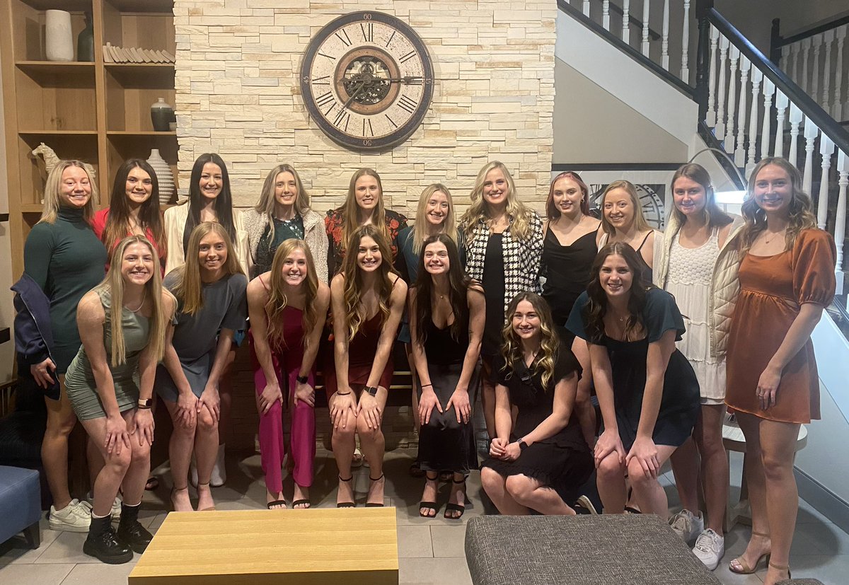 CSM_Flames's tweet photo. This calls for a celebration! The CSM volleyball team is celebrating today’s win and their trip to nationals with a nice dinner! Lookin’ good ladies! https://t.co/yjXSbpyRWG
