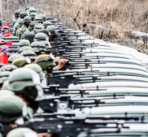 La FANB es una institución esencialmente profesional, organizada por el Estado, cuya misión principal es la de garantizar la Independencia, la Soberanía de la Nación y asegurar la Integridad del espacio geográfico mediante la Defensa Militar.