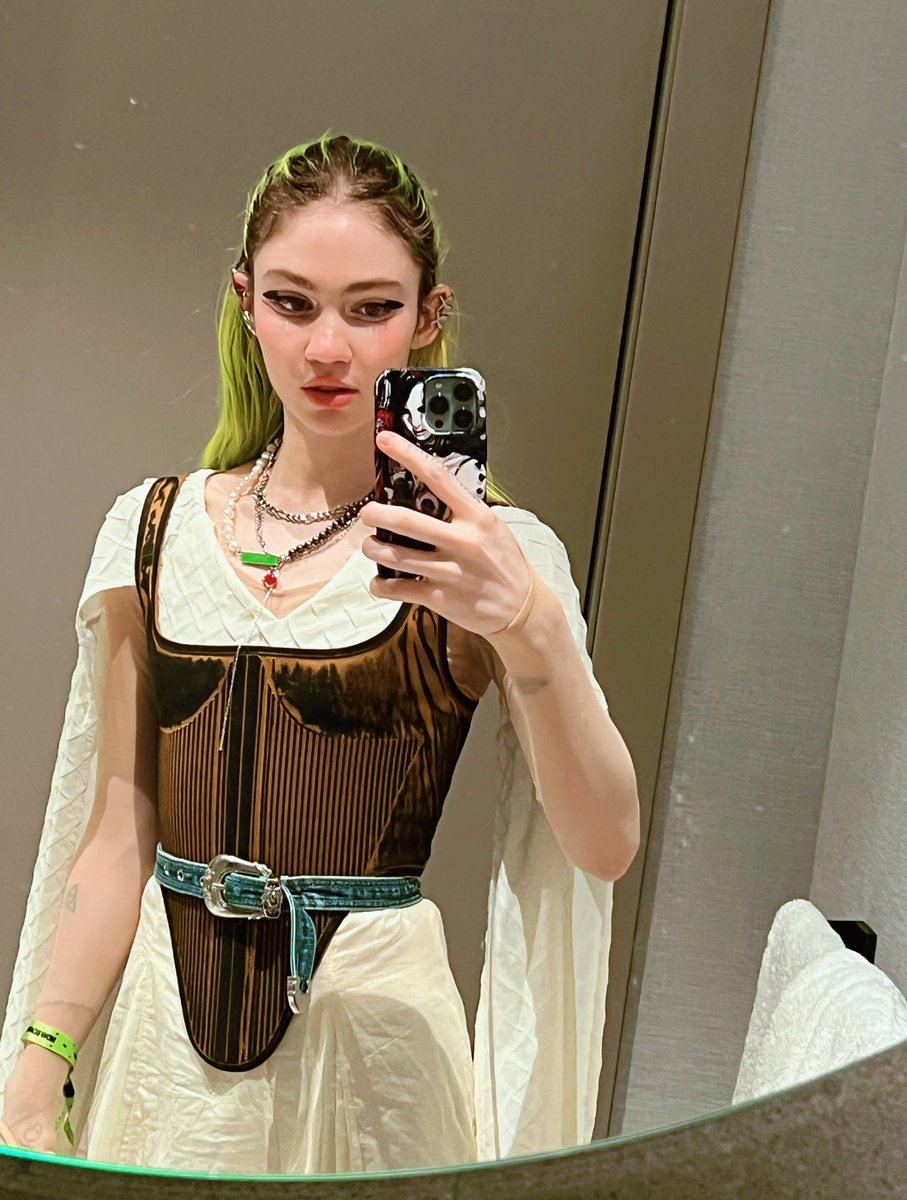 Grimezsz tweet picture