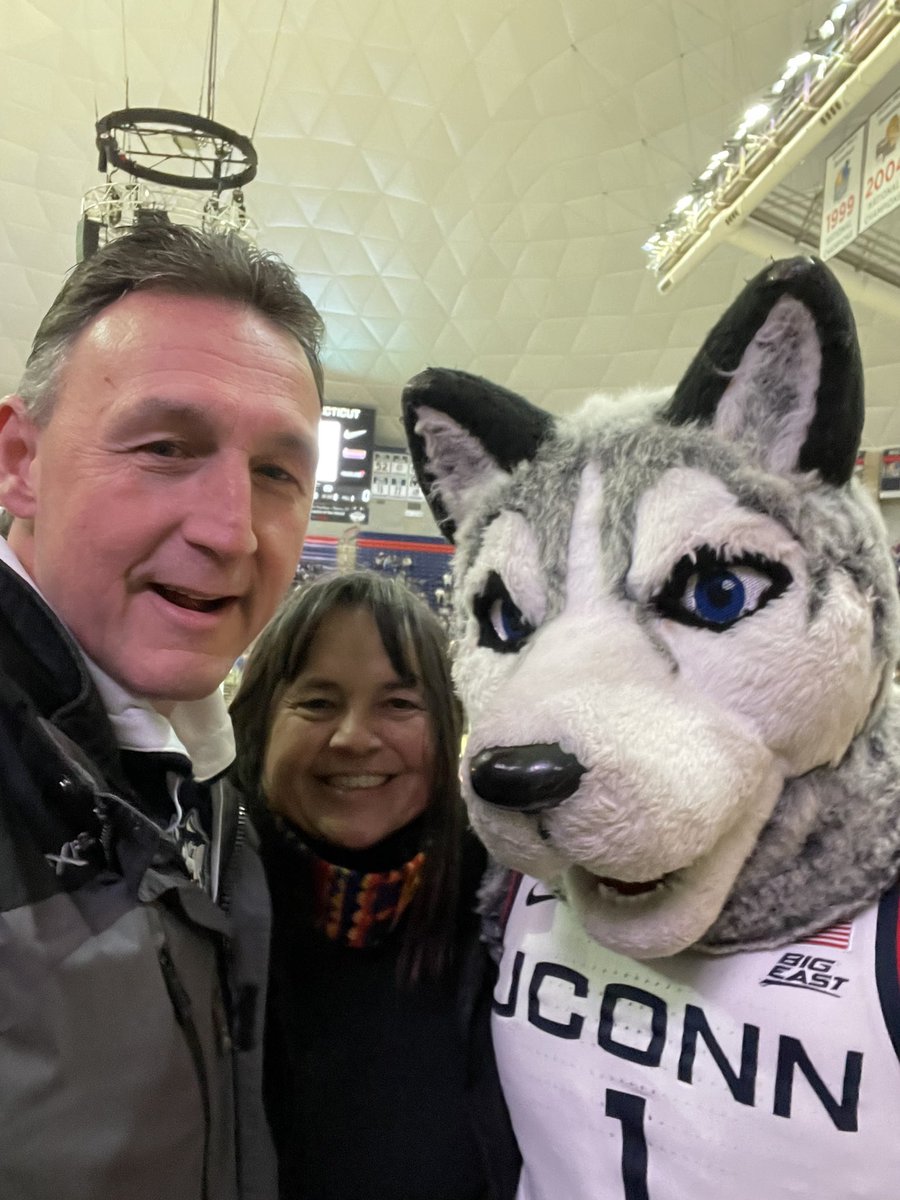 wallyworldyguy's tweet photo. Go Huskies! #BleedBlue https://t.co/N9FpcMfTVR