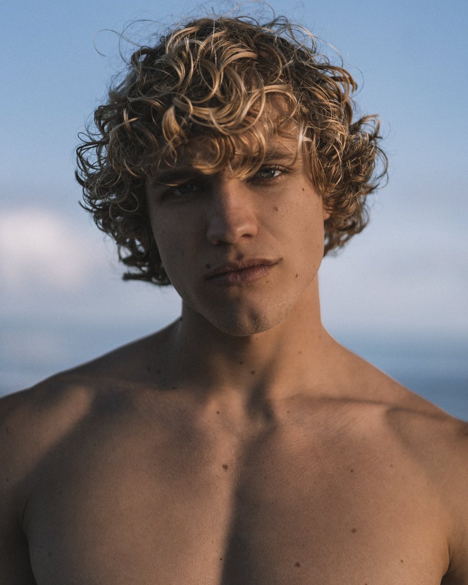 Pllazer's tweet photo. SEXIEST MEN OF YEAR ⚡️ 2022

21 • Owen Lindberg “ @sunshynesmile99 https://t.co/QUpQmfGEEg