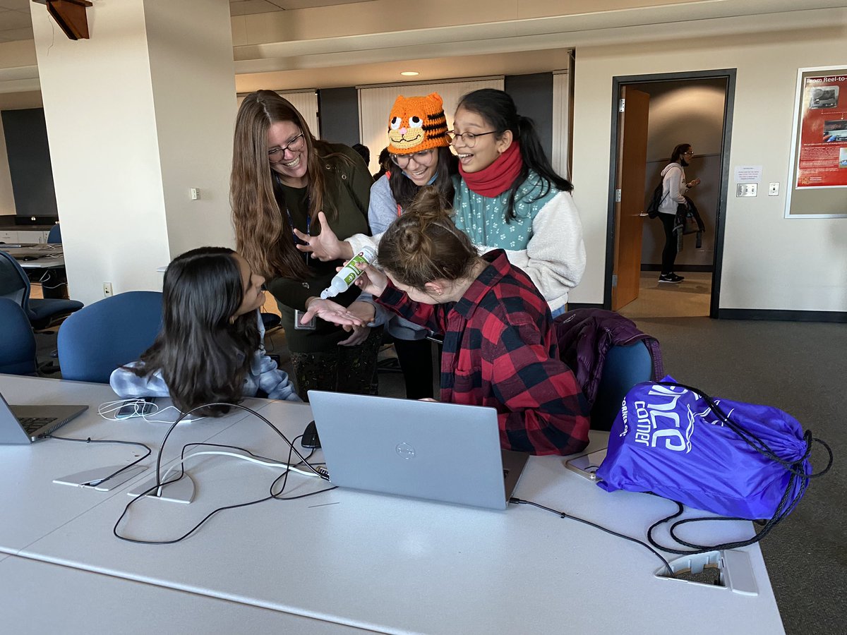 Always a great day at <a href="/RULibraries/">Rutgers University Libraries</a>! Grateful for my @NJNHD partner <a href="/ChrisBond68/">Chris Bond</a>. The students love to visit Alexander Library. This year they met college vending machines &amp; free gifts and silliness ensued. Kids make my day so much fun. ♥️ #TeamCommUNITY
