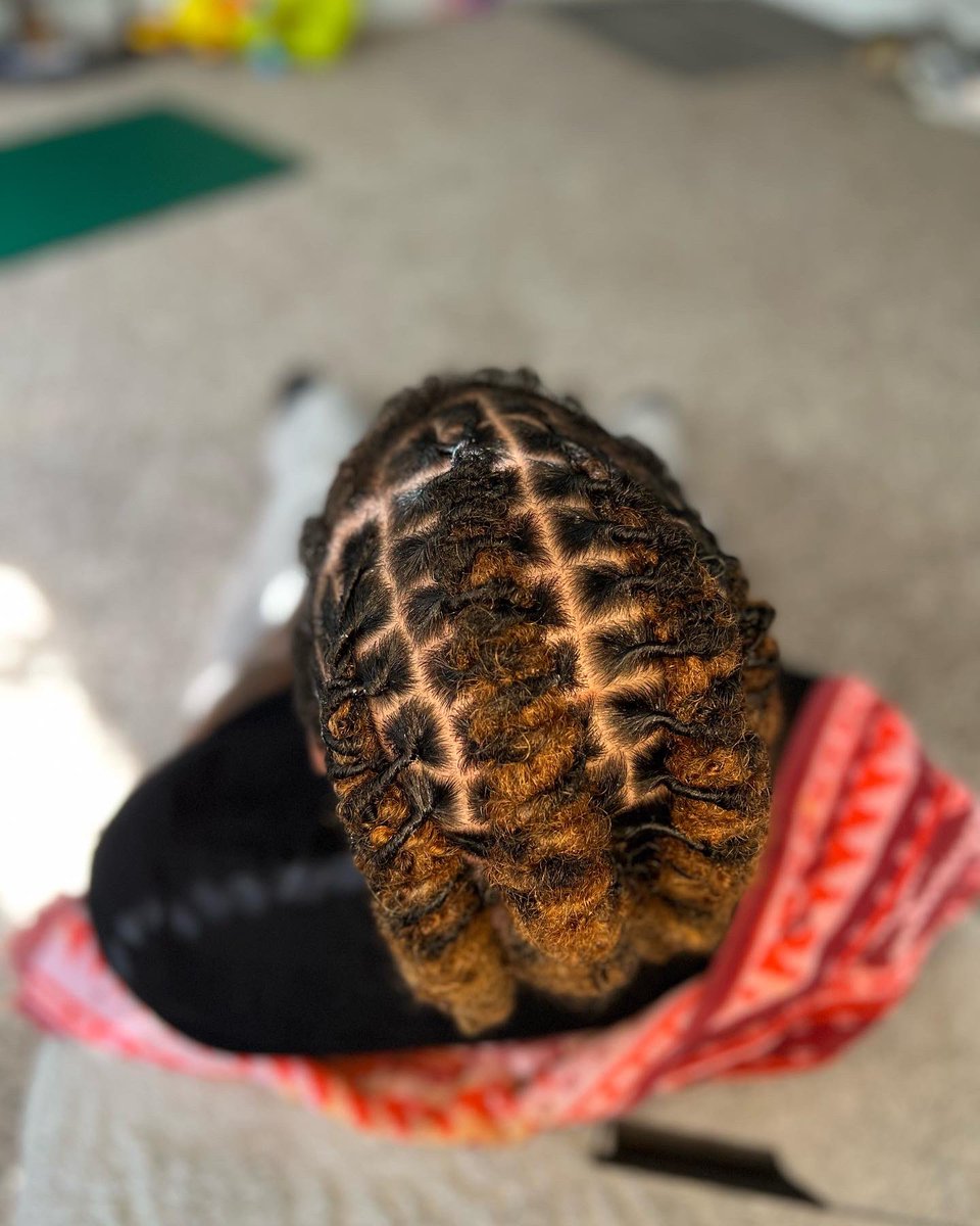 fuxxkyoupayymee's tweet photo. DMV BASED LOCTICIAN 
I can travel for a fee 🥰 My next client is on your TL trying to find me 😇 . follow me on Instagram @RootdAura or Click the link in my bio and subscribe to my channel https://t.co/fIi73ftNj8