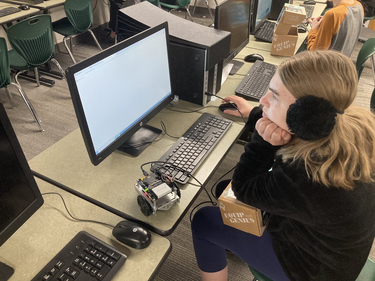 EvergreenJunior's tweet photo. Coding club got their first experience with @ParallaxInc #cyberbots this week. Basic building and navigation for now. More complex operations to come! @microbit_edu @cyber_dot_org #roboticsrule https://t.co/JnG6l15guv