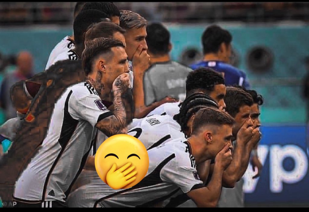basheer_najaf's tweet photo. يلا بره ولد الـ….. Raus mit euch Schwule🤭. #DieMannschaft https://t.co/Pakw4j6ud0