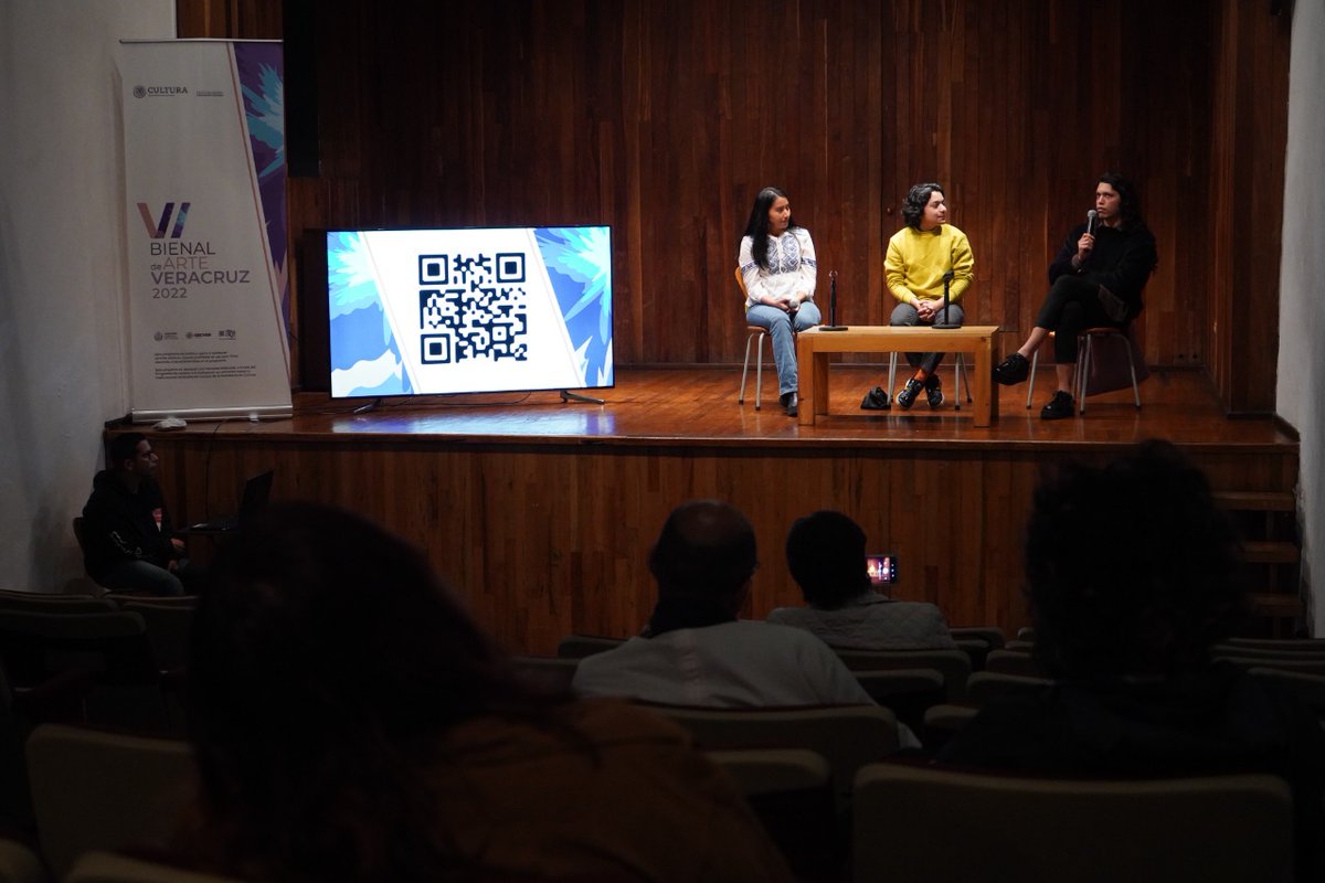SECVERoficial's tweet photo. Presentamos el catálogo de la VI @BienalArteVer en la @GACXalapa.
Esta tarde Rodolfo Salmerón, coordinador de la Bienal, conversó con los artistas Susel Gaona y Lautaro López sobre su experiencia en esta edición de la #BienaldeArteVeracruz.

🔴Consúltalo: https://t.co/fUqlZ3auec. https://t.co/bIOYIFPzlV