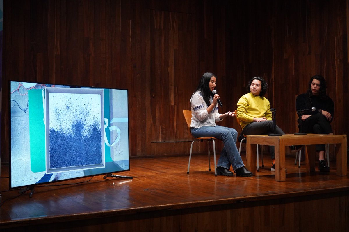 SECVERoficial's tweet photo. Presentamos el catálogo de la VI @BienalArteVer en la @GACXalapa.
Esta tarde Rodolfo Salmerón, coordinador de la Bienal, conversó con los artistas Susel Gaona y Lautaro López sobre su experiencia en esta edición de la #BienaldeArteVeracruz.

🔴Consúltalo: https://t.co/fUqlZ3auec. https://t.co/bIOYIFPzlV