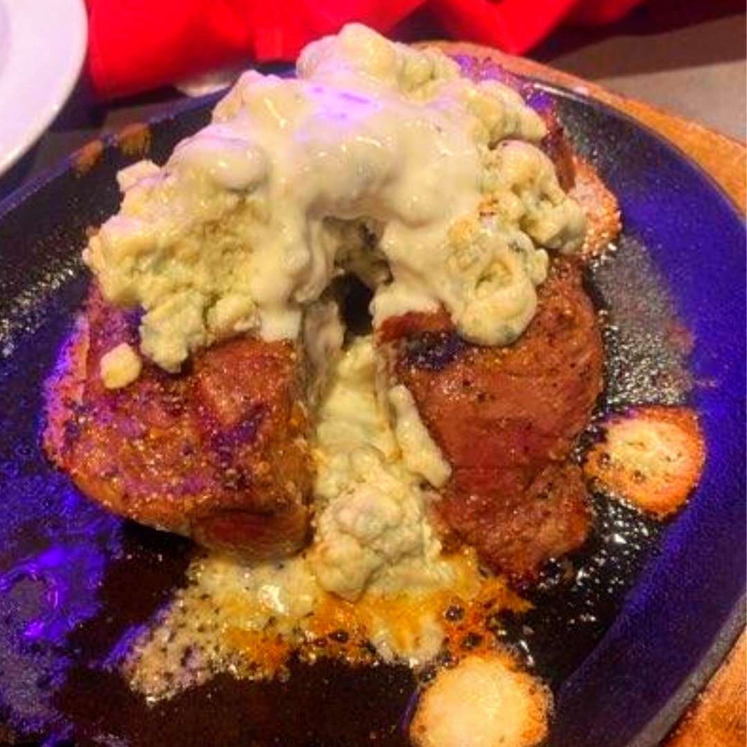 Dinner is served and we couldn't be happier! It's officially Christmas time, wouldn't you agree? Merry December 1st y'all!🎅🤶🎅🤶🎅🎄🎄🧨🧨🎊🎊🎇🎇
Santa's Electric Parade is tomorrow Friday, Dec 2nd, 7pm.  Come early and enjoy HH with us! First Come Fi