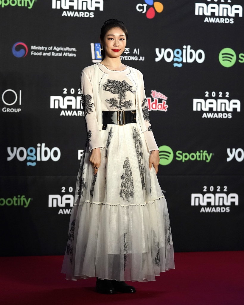 Figure skater Yuna Kim wore an exquisitely embroidered white silk dress and matching cardigan from the #DiorCruise 2023 collection by Maria Grazia Chiuri to attend the 2022 @MnetMAMA Awards. #StarsinDior