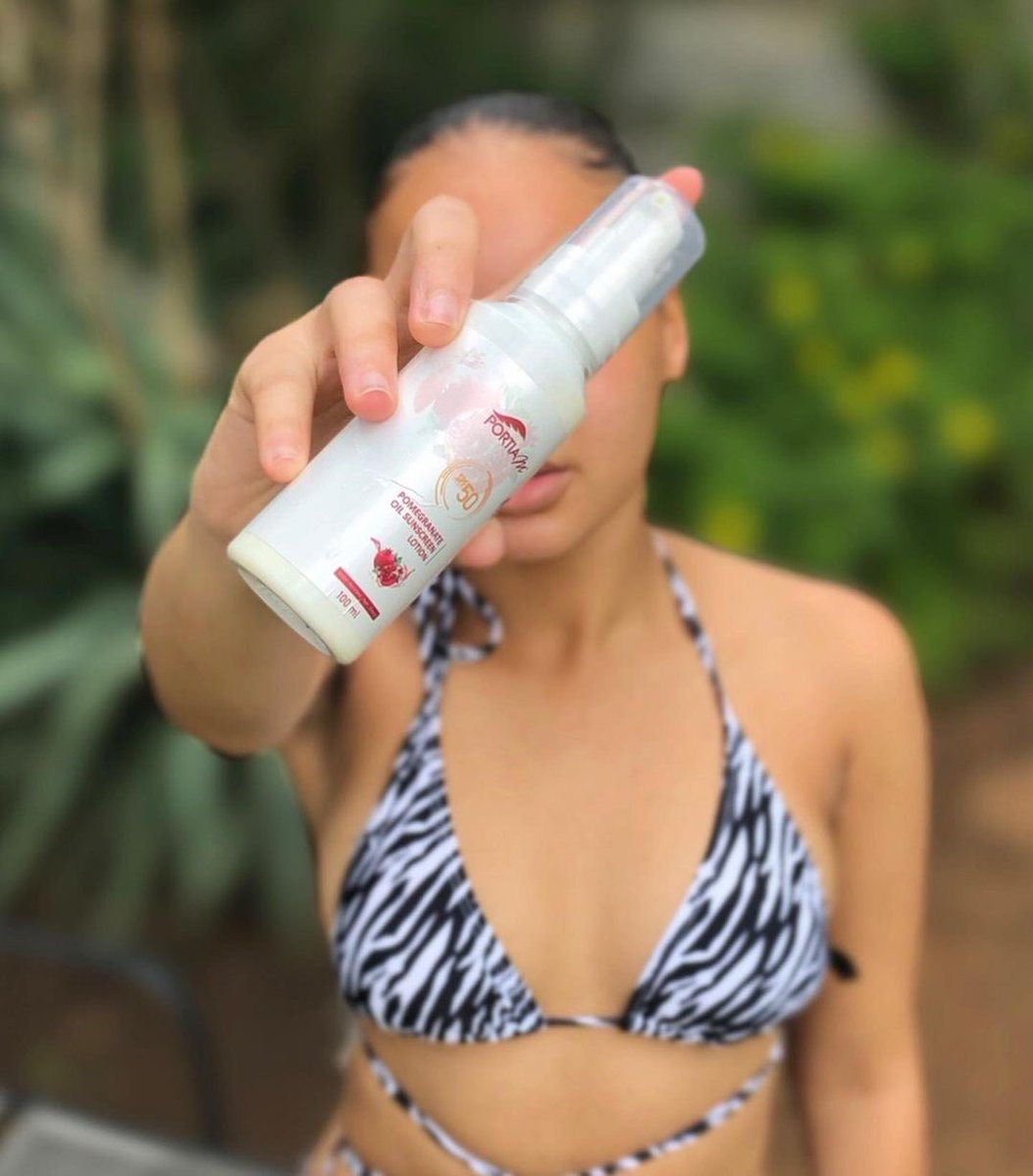 PortiaM_Skin's tweet photo. Hey besties, I’m so happy to introduce @portiam_skin ‘s new baby the Pomegranate SPF50 Sunscreen Lotion.
✅White Cast Free
✅Suitable for all skin types
Available at Portia M stores. 💕
#PortiaMSummer #PortiaMSPF50 #portiamskincare
📸 @grace_moeketsi https://t.co/VwyfbTuZR2