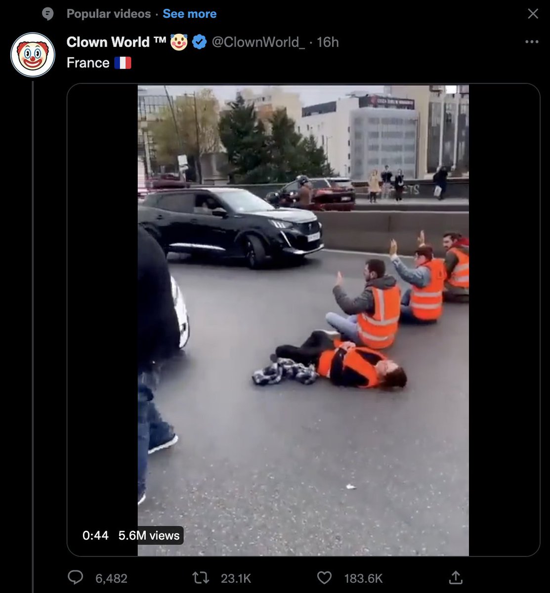 EbrahimRamzat's tweet photo. دائما اقتراحات الفيديوهات في تويتر عنيفة وصادمة
وغالباً في أول عشر تغريدات
هالوضع طبيعي ولا بس عندي؟ https://t.co/qJttIla56i