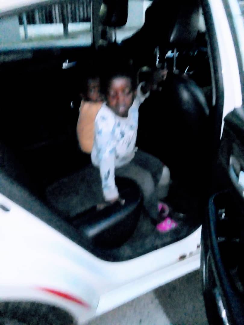 rrslagos767's tweet photo. Our patrol team at Marina this evening (6:00 p.m) saw two under-age boys on the  expressway about to be ran over by  speeding vehicles.

The boys, Chidara, 5 years  and Shonton Chukwu, 3 years disclosed that their mother,  boarded a car and left them . https://t.co/yWFQREqXqA