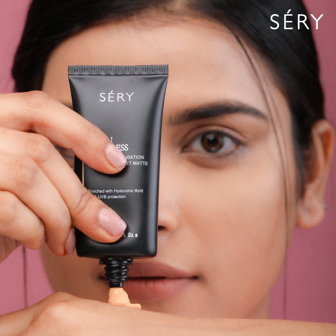 serycosmetics's tweet photo. Presenting our breakthrough Satin Flawless Longwear Foundation that gives a smooth velvet finish and feels fresh all day, allowing the skin to look natural.
Shop now from the range of vegan &amp; cruelty-free makeup.

#Sery #veganmakeup #parabenfree #Foundation #LiquidFoundation https://t.co/K3J8NNywPa