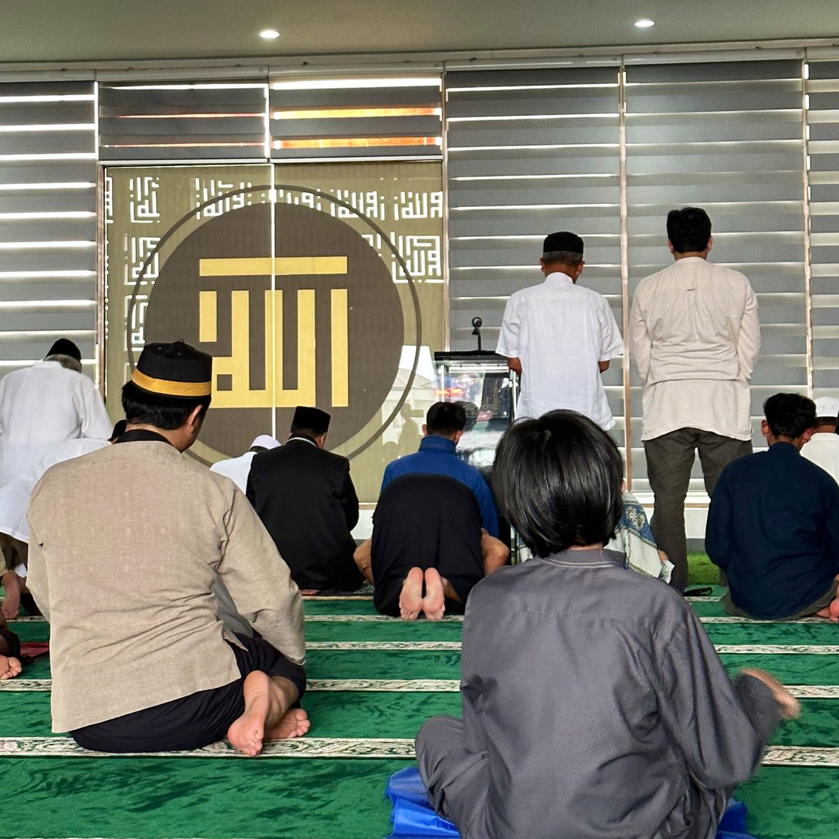borryshasian's tweet photo. “Ibadah bukan utk mengejar surga, tapi utk bersyukur kepada Allah dan diaku oleh Allah,” pesan Khatib. 

Sibuk dgn dunia boleh, tapi porsi sibuk akhirat mesti lebih besar lagi. Dunia pasti ditinggal, dan ke akhirat kita menuju. Yang cerdas yg paling banyak persiapan utk akhirat. https://t.co/hTQ20edkCF