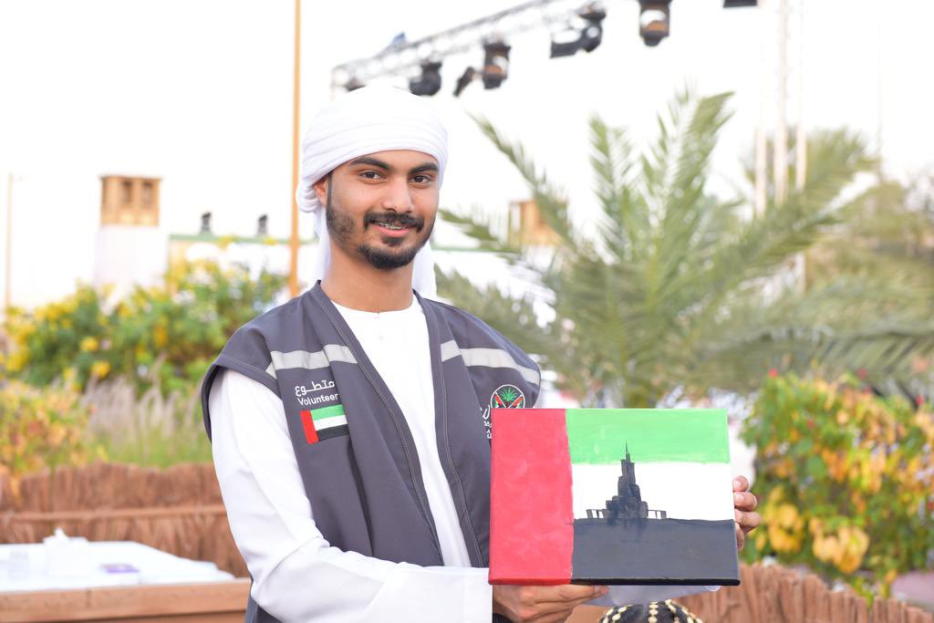 NationalDaySHJ's tweet photo. اتخذت الحمرية يوم أمس في احتفالات عيد الاتحاد بالشارقة ثوباً مزيناً بألوان العلم الإماراتي. يمكنكم التمتع  بأجواء تراثية وعروض غنائية ذات طابع فلكلوري أصيل بينما تضفي فقرات ألعاب الأطفال والمسابقات جواً عائلياً جميل. أسعدتنا رؤيتكم! https://t.co/2CH3M7Fzte
