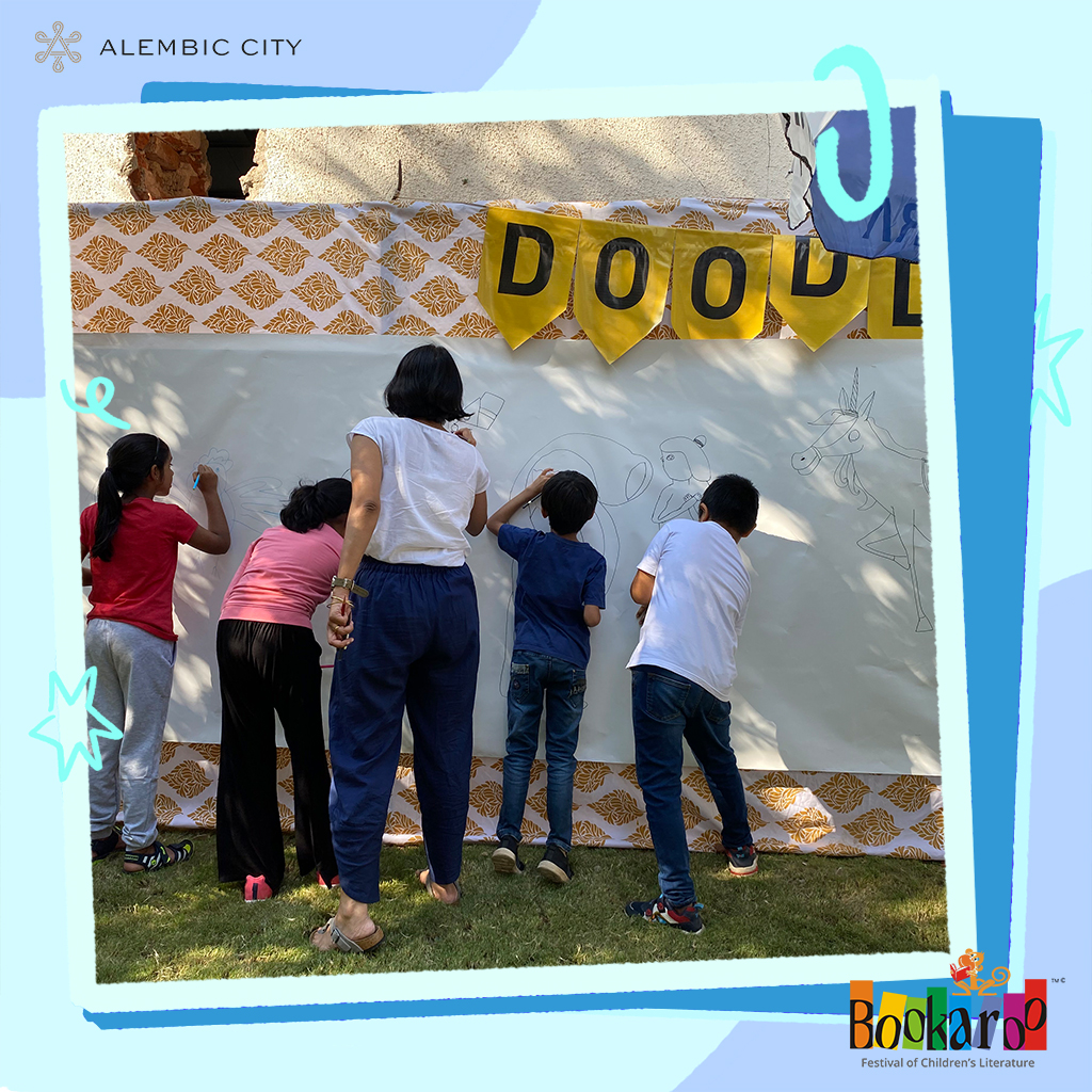 AlembicReal's tweet photo. It's the Jolly Reader's Gang!
With a bunch of 'novel' readers, we doodled, painted, and read many adventures!
Here's a little glimpse of the fun we had at the Alembic Art District.
#bookaroolitfest #bookworkshop #childrensliterature #bookfest #artfestival #alembicrealestate https://t.co/Xg0IcNkdR6
