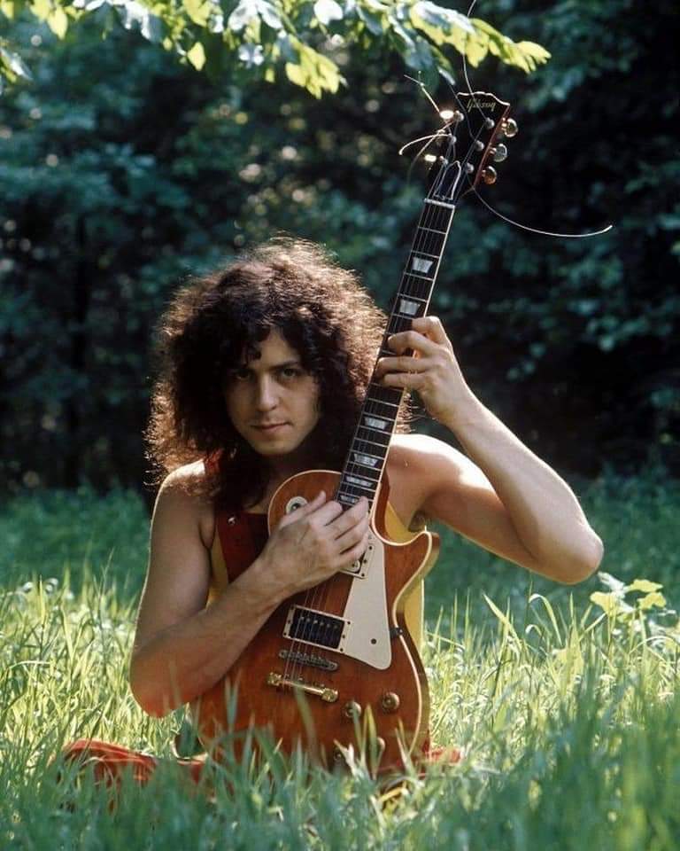 AndolineB's tweet photo. @supershayne Marc Bolan...🎸🤘🏻 https://t.co/XzMxdDYqFB
