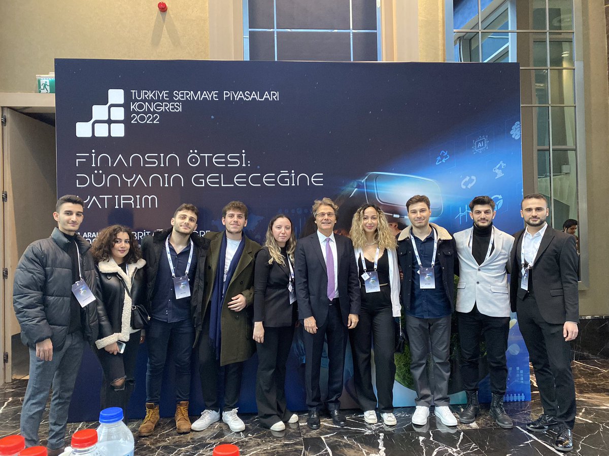 ticaretbft's tweet photo. Dün, Bankacılık ve Finans Topluluğu olarak Sermaye Piyasaları Birliği Kongresi’nde yerimizi aldık. Değerli hocalarımız, Prof.Dr. Recep Bildik ile Doç.Dr. Ayben Koy’a ve arkadaşlarımıza teşekkür ederiz🙏🏻 #ticaretbft https://t.co/NFTTjSYGfm