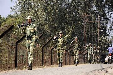 Alert BSF troops foils smuggling bid near Bengal border and seize 66 Nos gold biscuits & 02 gold cubes.#IndoBDborder #BSFfoiledSmuggling 
#TeJran