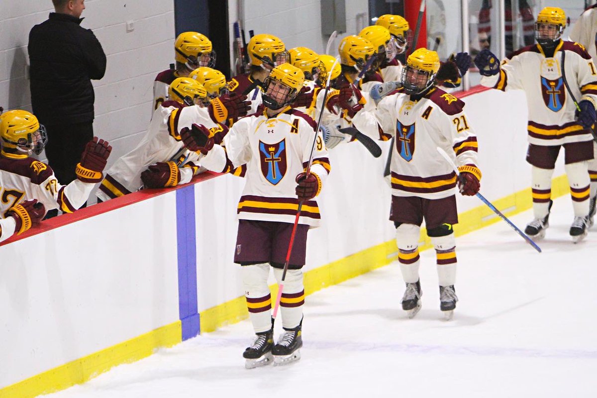 danielwatkins's tweet photo. @DESMETHOCKEYSTL Spartans were flying on Thursday night vs Chaminade! https://t.co/c5ecUEGGo6