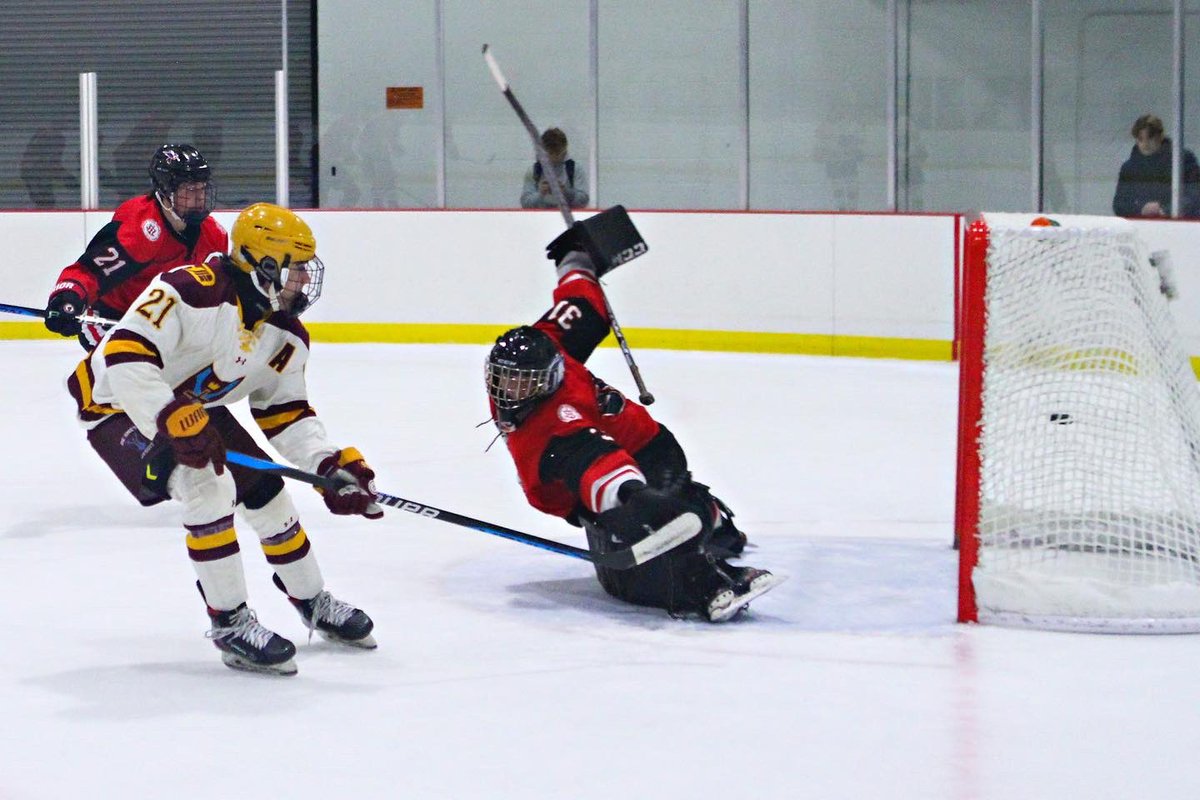 danielwatkins's tweet photo. @DESMETHOCKEYSTL Spartans were flying on Thursday night vs Chaminade! https://t.co/c5ecUEGGo6