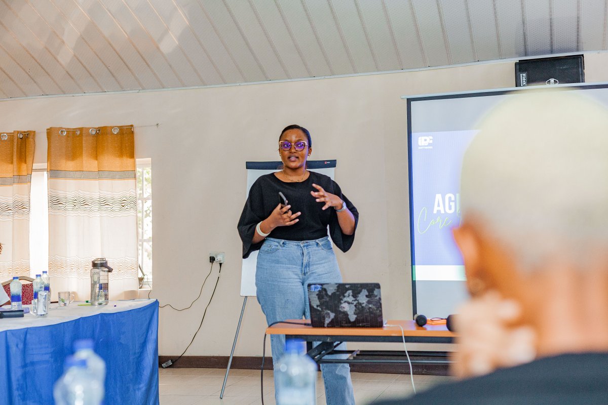 ipfsoftwares's tweet photo. The @PesaTechAfrica #Bootcamp for Developers and Non-tech founders.

@ipfsoftwares shared some insights on the the Software Development Life Circle(SDLC) and the integration between the frontend, backend and API.

#NeverStopSharing
@UNCDFdigital @VenturesSahara https://t.co/o0XaF7DedC