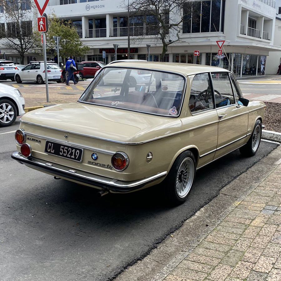 travisstone101's tweet photo. The beautiful town of Stellenbosch, filled with historical architecture, iconic landmarks, great mountain views and also home to hidden gems such as this stunning BMW 2002 tii 

#bmw2002 #bmw2002tii #aplina #bmw @BMW_SA #sentimental #germanspec #cibie #Stellenbosch https://t.co/9AmosrqNwd