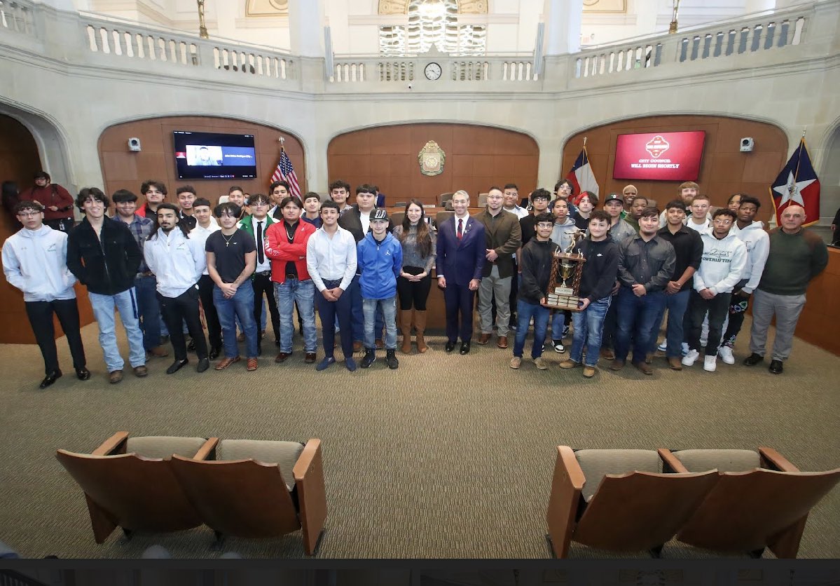 OMoucoulis's tweet photo. Thank you @TeriCastilloD5 for inviting our 2022 Salsa Bowl winner @JFKennedyHighS football team to be introduced at todays city council meeting.  It was a great experience for our athletes. #football #community #leaders @football_jfk https://t.co/Gs8xKF3ncx