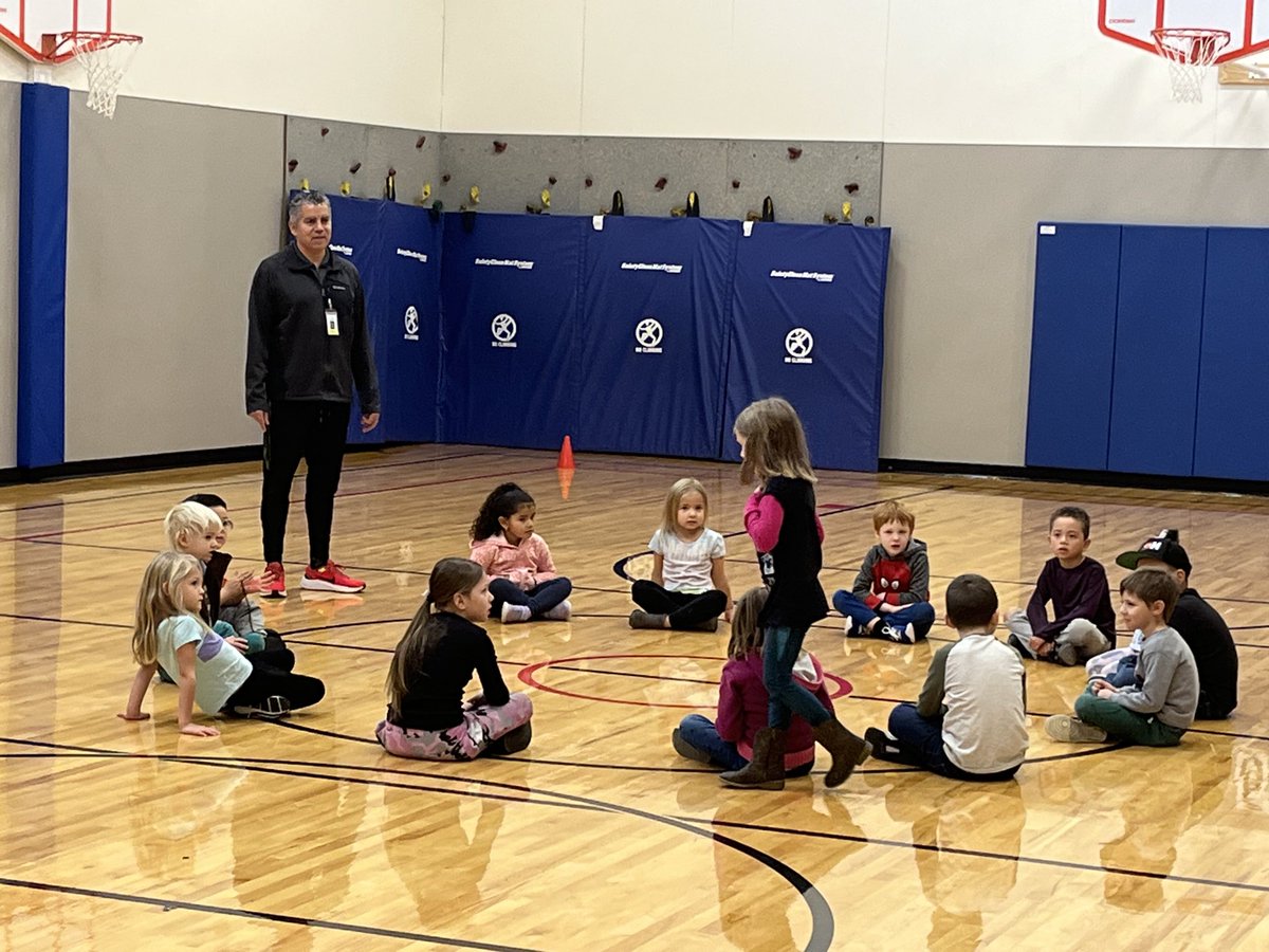 SarahCraneHSD's tweet photo. PE at Groner. Can you guess what game they are playing to practice rules?? https://t.co/hrzJzmanrt