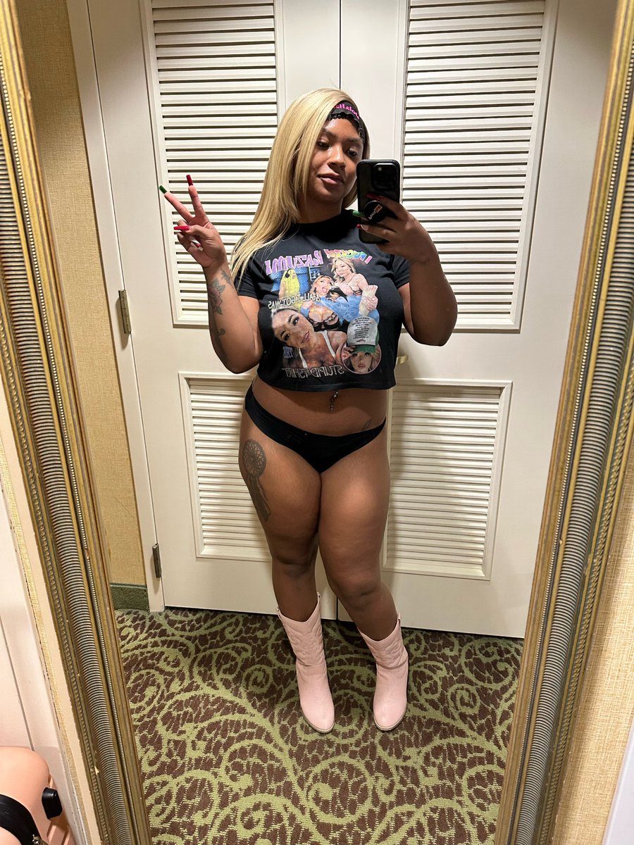 Avery Jane The FuckMachine™️ on Twitter: "Rockin my new fave shirt ️‍🔥 @kazumisworld"