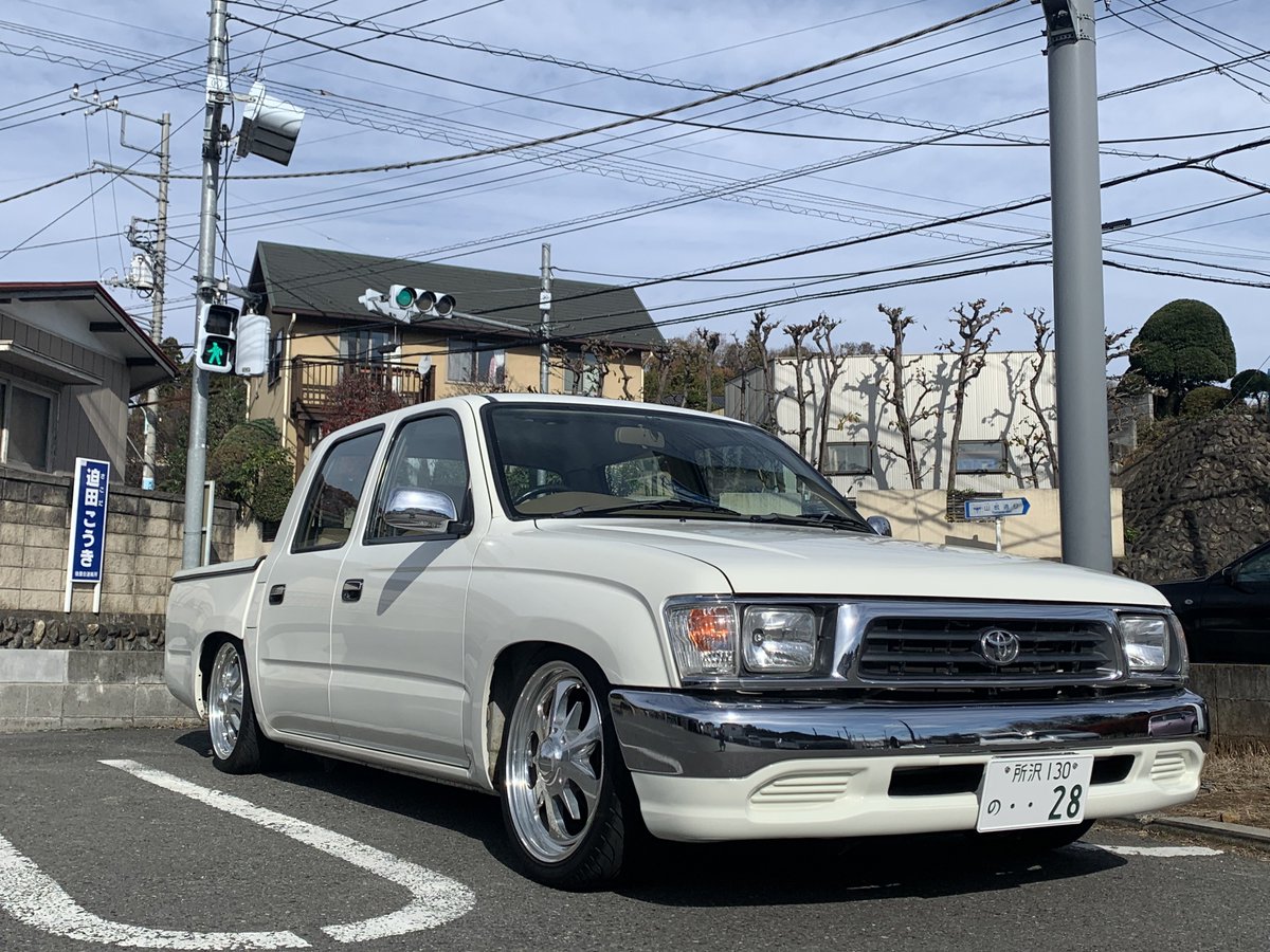 Henjin_Sinsi_28's tweet photo. 本日からセダンからトラッキンに
乗り替わりました〜
大阪から関東へようこそ👌🏻

#納車されました
#3RZ #RZN #ハイラックス 
#ハイラックススポーツピックアップ
#USDM #エアサス #音響 https://t.co/rf3yi5HT7B