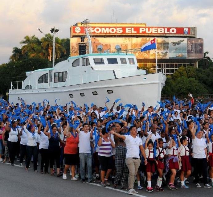 pycpim's tweet photo. The revolutionaries on the yacht would go on to topple the US sponsored brutal dictatorship of Fulgencio Batista with the help of local peasants against unimaginable odds.
#Cubarevolution #HandsoffCuba #Granma #FidelCastro #CheGuevara https://t.co/CAGXIG1x8v