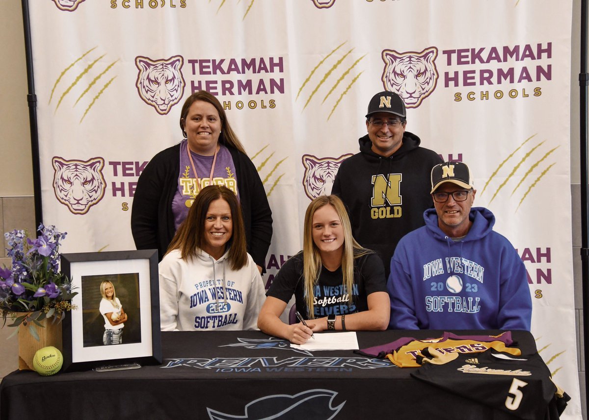 Officially a Reiver!!! Cannot thank everyone enough for all their love and support especially my family, <a href="/EJarzobski/">Eddie Jarzobski</a>, <a href="/DWakehouse/">Dave Wakehouse</a>, and <a href="/abbysheets_abby/">Abby Sheets</a> throughout the years. Sails up!!🤍💙 @nefury00 <a href="/ReiverSoftball/">Reiver Softball</a>