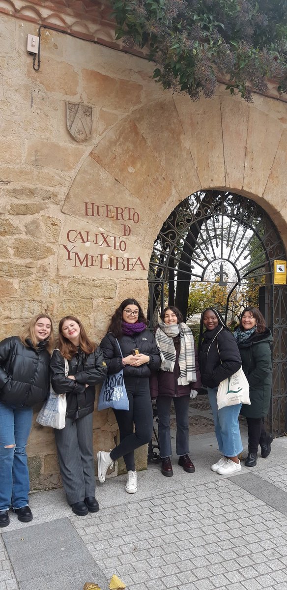 EllacuriaB's tweet photo. Hotz handiarekin bete dugu #batx2 -koen #bidaiakulturala -ren hirugarren eguna. Gaurkoan #tormes ibaiaren zubien artean ibili gara, gerra zibilaren artxiboa bisitatu dugu, eta arratsaldean katedralaren txapelatik ibili gara, egun konpletoa gaurkoan ere. #gogoakutsatubihotzakhezi https://t.co/qYns1ZTz8M