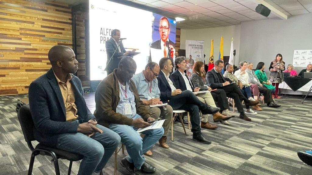 RenovacionCo's tweet photo. Luego del Encuentro Nacional de Comunidades, liderado por la ART, el Gobierno Nacional y comunidades PDET y PNIS, inician un nuevo proceso de diálogo para renovar la confianza en el Acuerdo de Paz. #PazAvanzarCumpliendo Más info 
📲https://t.co/YDeTe5t5dT https://t.co/UgrAwQNDGK