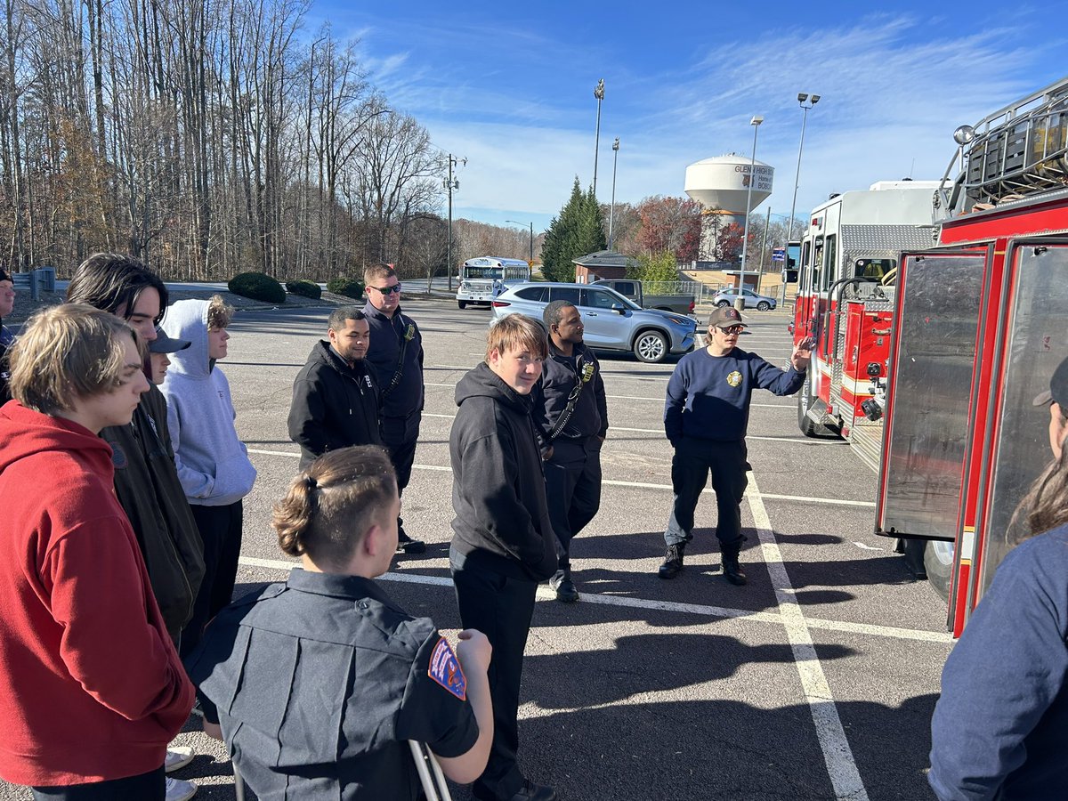 GlennFire's tweet photo. Today at the Glenn Firehouse, WSFD Engine 19 and Ladder 5 came by and visit to show what ventilation equipment they carry and to set-up “the bucket” for the students to experience. #startingthejourney #futurefirefighters #futureleaders #GHSFA https://t.co/trtuMfKHOP