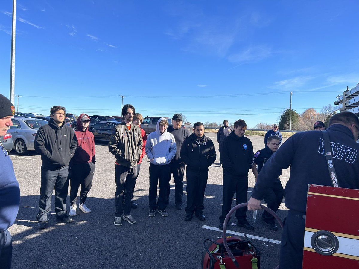 GlennFire's tweet photo. Today at the Glenn Firehouse, WSFD Engine 19 and Ladder 5 came by and visit to show what ventilation equipment they carry and to set-up “the bucket” for the students to experience. #startingthejourney #futurefirefighters #futureleaders #GHSFA https://t.co/trtuMfKHOP