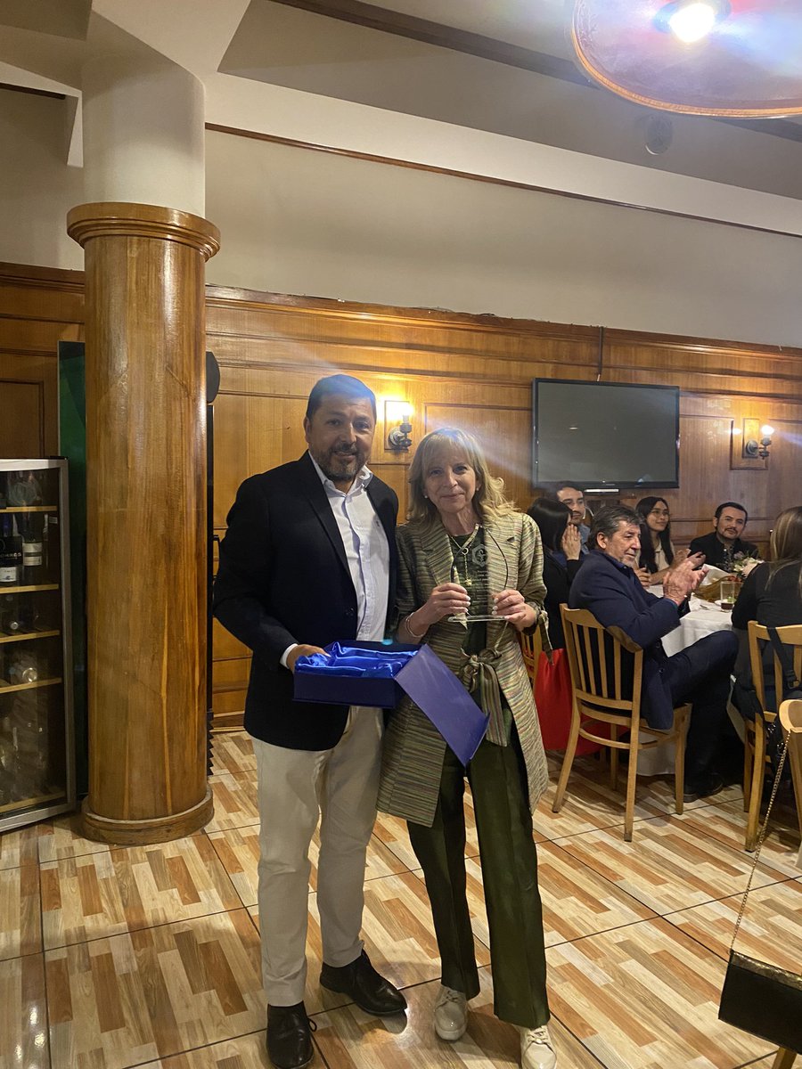 QfIqq's tweet photo. En la cena de celebración del #DiaPanamericanosDelQuimicoFarmaceutico @QfIqq @ColegioQFyBQ https://t.co/XVP7zijz6C