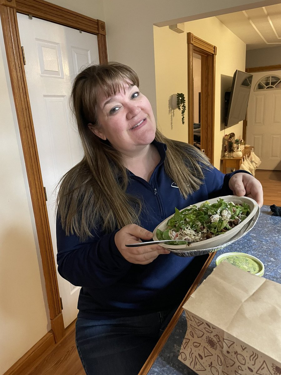 I picked up Chipotle for my mom and I’s dinner tonight! 

I challenge <a href="/EmmieSeymour/">Emmie Seymour</a> to do a random act of kindness!

#LHSLeadership #GalesUnited