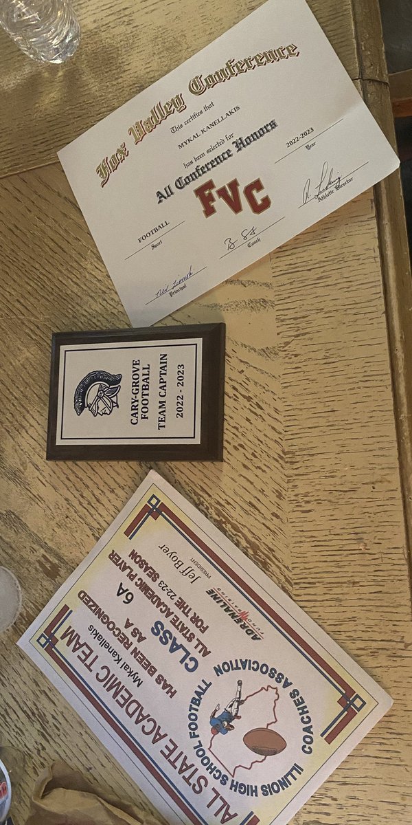 KanellakisMykal's tweet image. Thankful to finish out my senior season as a Cary Grove Trojan Team Captain as well as being named as a part of the FVC All Conference Team, and All State Academics. Thank you to my teammates and coaches for the unconditional support. @CGTrojanFB