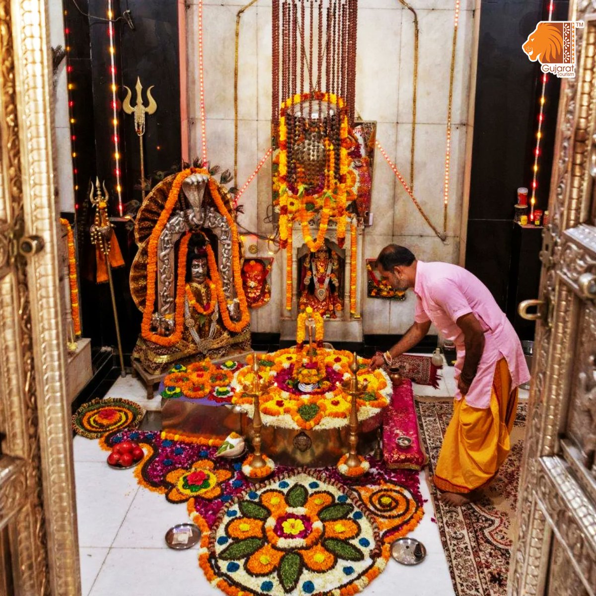 GujaratTourism's tweet photo. Koteshwar Mahadev #Temple is situated near Narayan Sarovar, Kutch. While you are here, you will feel a sense of tranquilly and inner harmony.

READ MORE: https://t.co/Lq6uvtUxLx

#gujarattourism #DekhoApnaDesh
#incredibleindia #Mahadev #koteshwar #SHIVA

@hareets
@AlokPandey_IAS https://t.co/NvHN2oqo3c