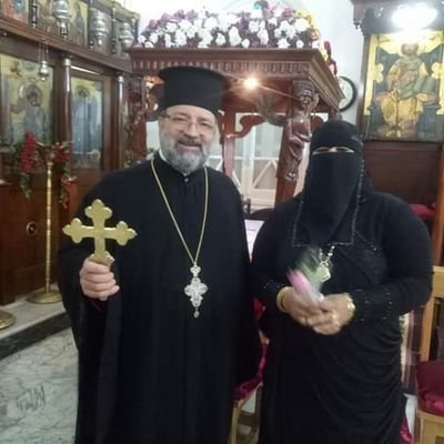 قبله فارس الصليب علي رأس الاخت المحجبه 
ماهو الا اعتراف بدور الاخوات المحجبات العفيفات في الجهاد بالغالي والنفيس لنشر وحدتنا الوطنية ☪️
وحده الصليب والهلال 
وحده فارس الصليب والحجاب
وحده رجال الصليب والنقاب 
وحده لنشر الحب 
ونبذ الفتن
شجعونا ننشر وحدتنا الوطنية ✝️
خميسكم مبارك