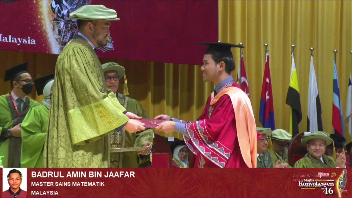 CreativeAsha's tweet photo. My former classmates (during OR class) graduated yeayyy. Congratulations @munierahkay , @adyytivity and Badrul. Wuhoooo I am a proudddd friend hereee 🥰😍😇😎
#classof2022
#30thNov
#5thsessionconvoupm46 https://t.co/7mCaWQw8zm