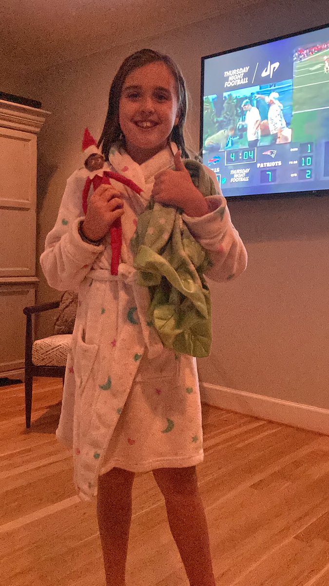 #TNFDudePerfect <a href="/DudePerfect/">Dude Perfect</a> no one loves DP than this one. Not a fan of Cody’s new hair, though #teamty