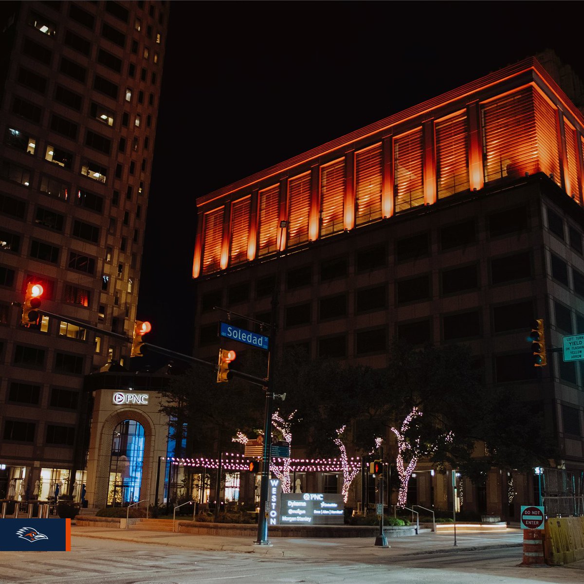 UTSAAthletics's tweet photo. The 210. A city that comes together. 🧡 

#LightUpTheCityOrange | #LetsGo210 
#BirdsUp🤙 https://t.co/4p1VFPLqMv