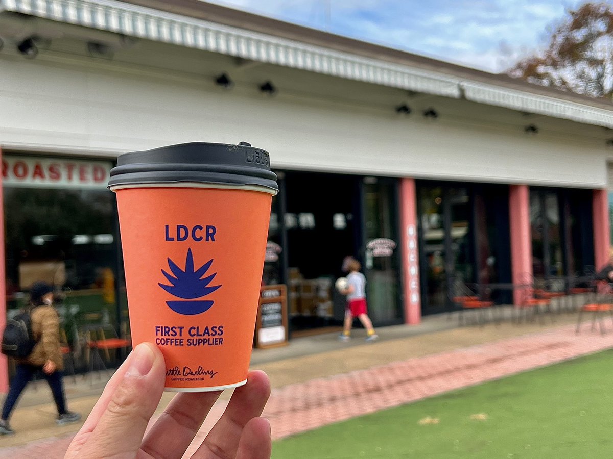 今日はここから！
最高のコーヒーが飲めるLittle Darling Coffee Roasters

instagram.com/littledarling_…

#スペシャルティコーヒー
#ロースター