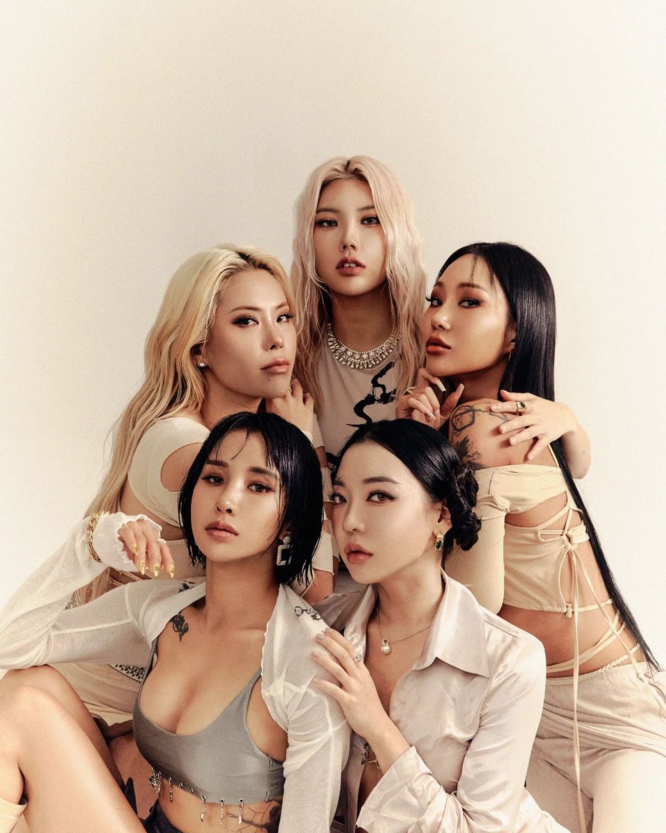 grigo_ent's tweet photo. 세젤멋 세젤쁨 저세상 힙함,, 온갖 수식어는 다 붙여야 할🔥
라치카 뉴 프로필 다들 보셨나요❓
(보셨더라도 두번 세번 N번 봐야죠🧐❤️‍🔥)

#라치카 #LACHICA #가비 #GABEE #리안 #RIAN #리안 #SIMEEZ #피넛 #PEANUT #에이치원 #H1 https://t.co/24NNy17hR3